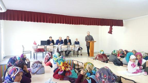 Yukarıboynuyoğun İlkokulu/ İmam Hatip Ortaokulu veli toplantısı İlçe Milli Eğitim Müdürümüz Kahir AL´ ın katılımıyla yapıldı.
